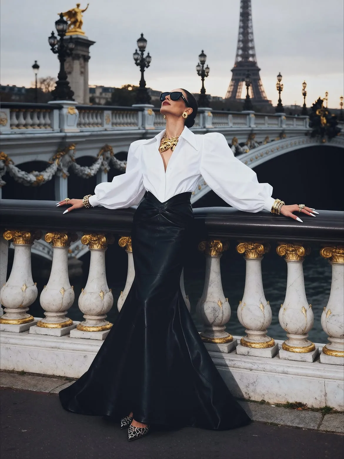 Pont Alexandre III, Clothing scene in ClothesLook