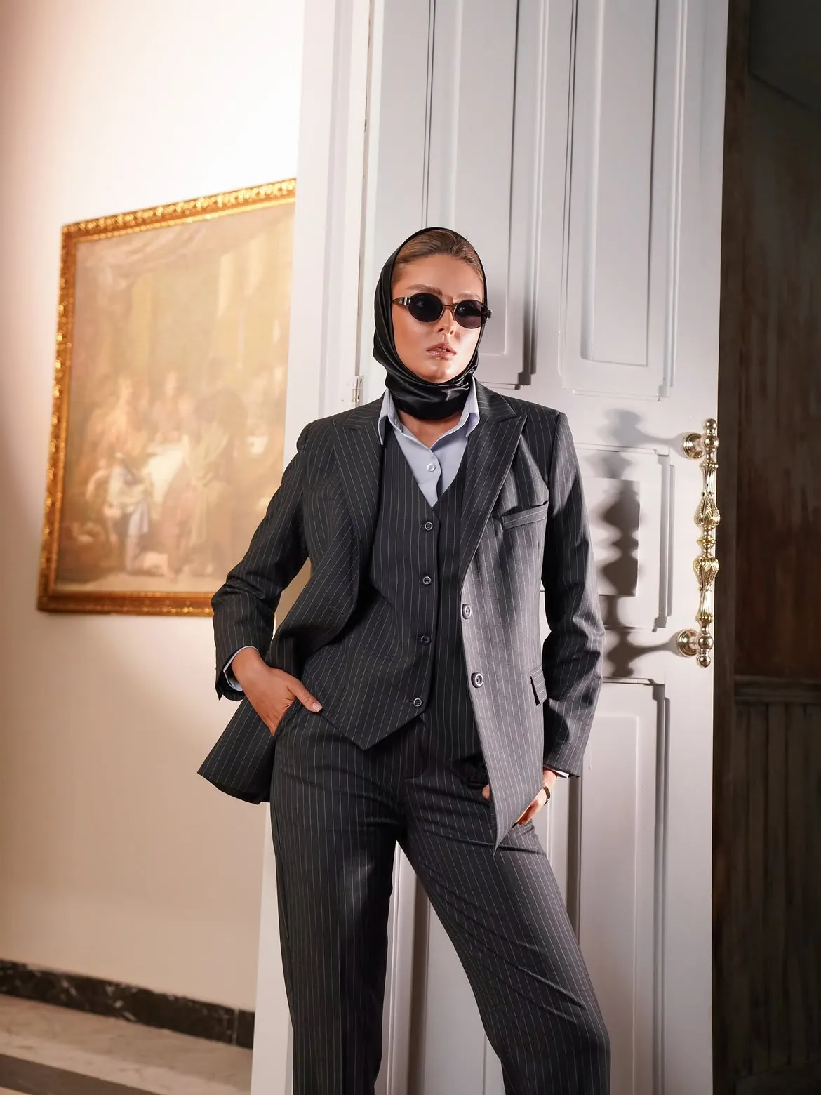 Three-Piece at the Palace, Clothing scene in ClothesLook